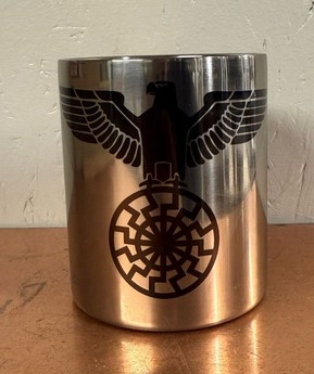 Edelstahltasse mit Karabinerhakengriff - Reichsadler mit Schwarzer Sonne