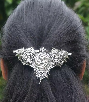 Haarspange - Triskele mit keltischen Wölfen