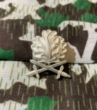 Pin - Eichenlaub mit Schwertern+++ Einzelstück+++
